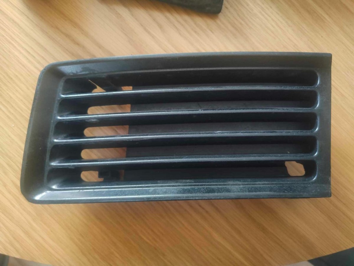 4B3807681 Left bumper grille AUDI A6 S6 C5 4.2 V8 - Image 2