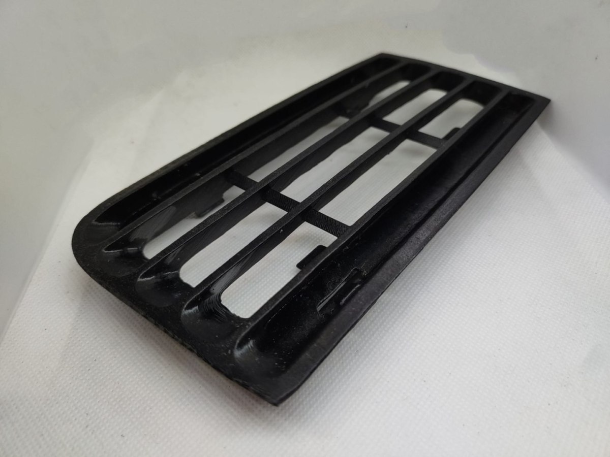 4D0853864K Audi A8 D2 FL Right Bumper Grille - 1 piece. - Image 2